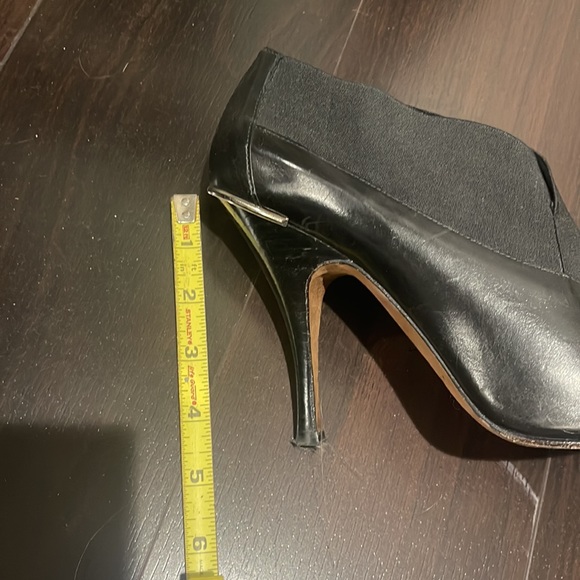 Gently Loved Black Leather Donald J Pliner Heels - Picture 8 of 8